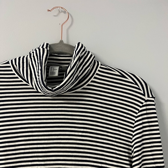 H&M stripped turtleneck - Picture 1 of 10